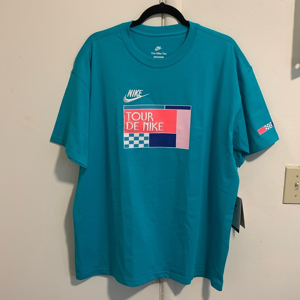 ⚡️Men’s Nike De Tour blue loose fit tee! NWT